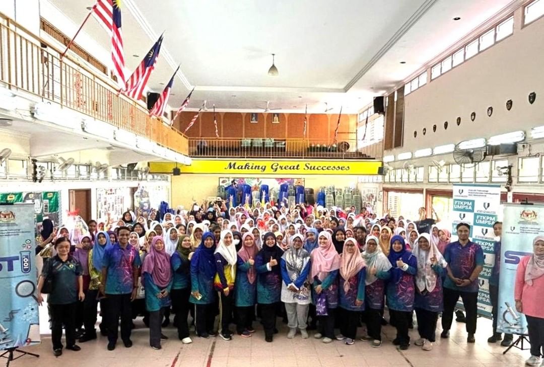 Inspiring Future STEM Leaders: Science, Technology, and Innovation 100^3 Program at SMK (P) Methodist, Kuantan