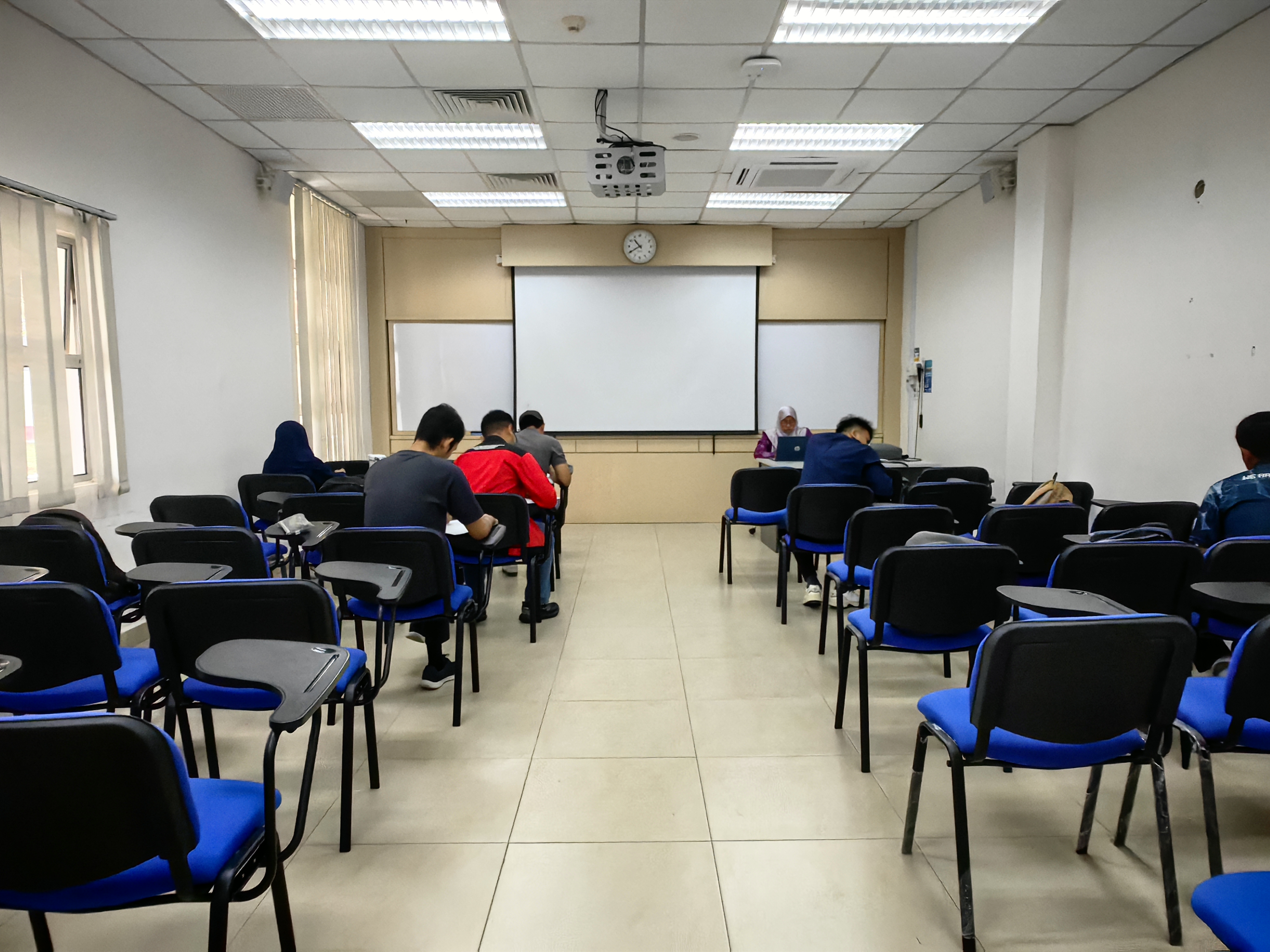 Lecture Room 1 - 4
